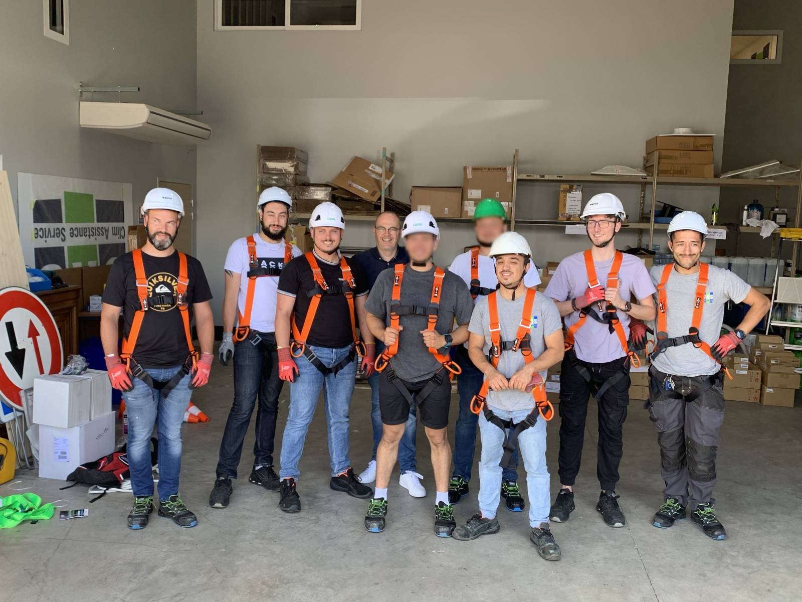 chaque technicien Clim Assistance Service maîtrise les bonnes pratiques de sécurité avec son équipement complet