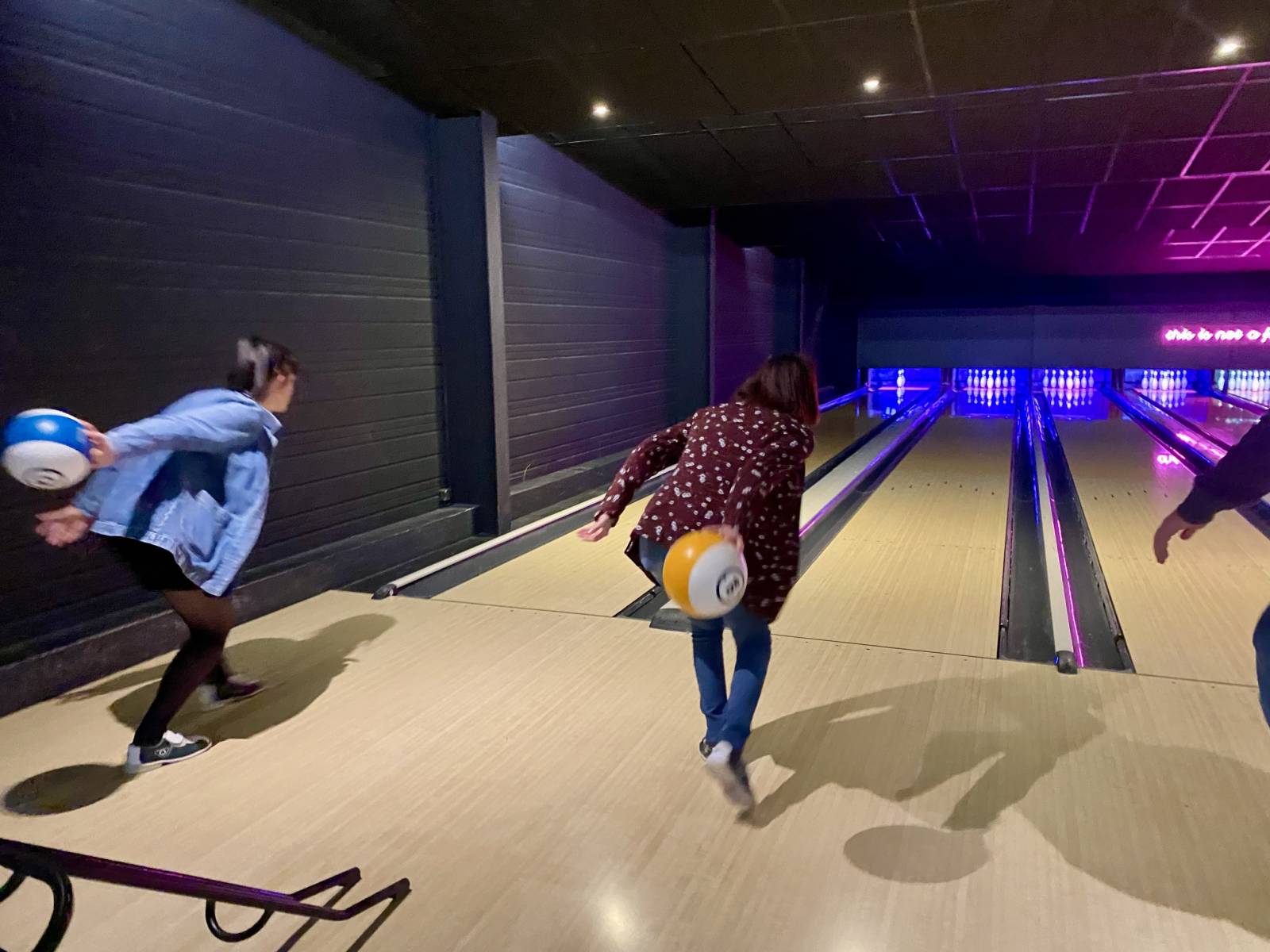 clôturer l’année avec style : bowling et gastronomie
