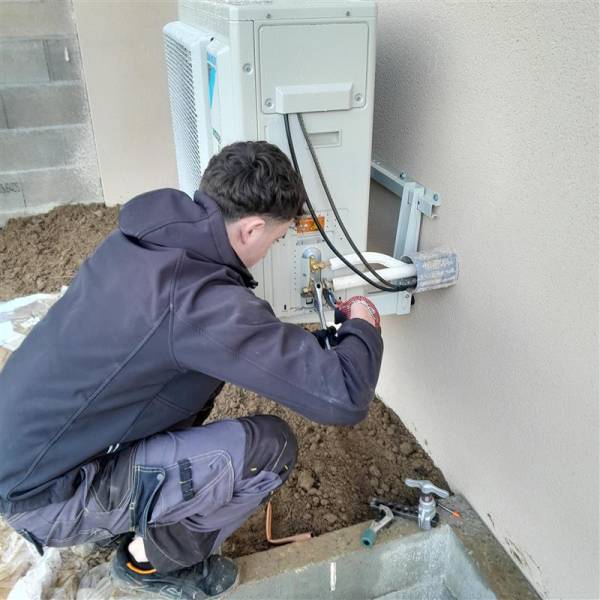 Réalisation des dudgeons et serrages.