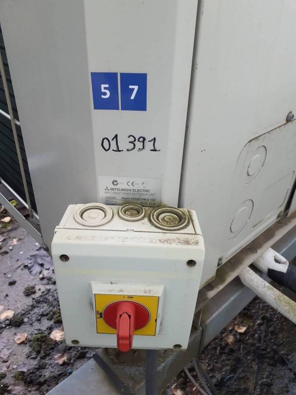 Est-il obligatoire d’installer un arrêt de proximité sur le groupe extérieur d’une climatisation ?