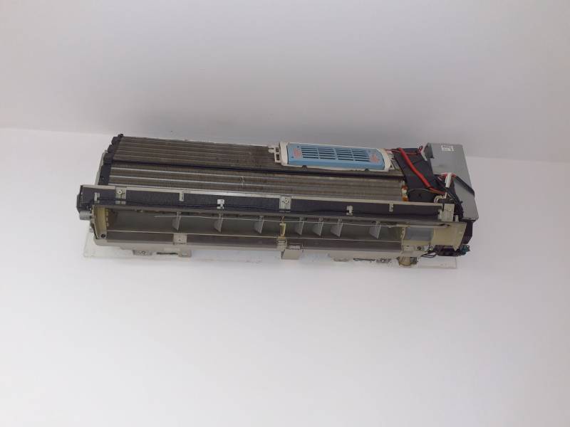 Maintenance de climatisation tri split LG pour une clinique vétérinaire à Roquevaire (13360) - Avant 