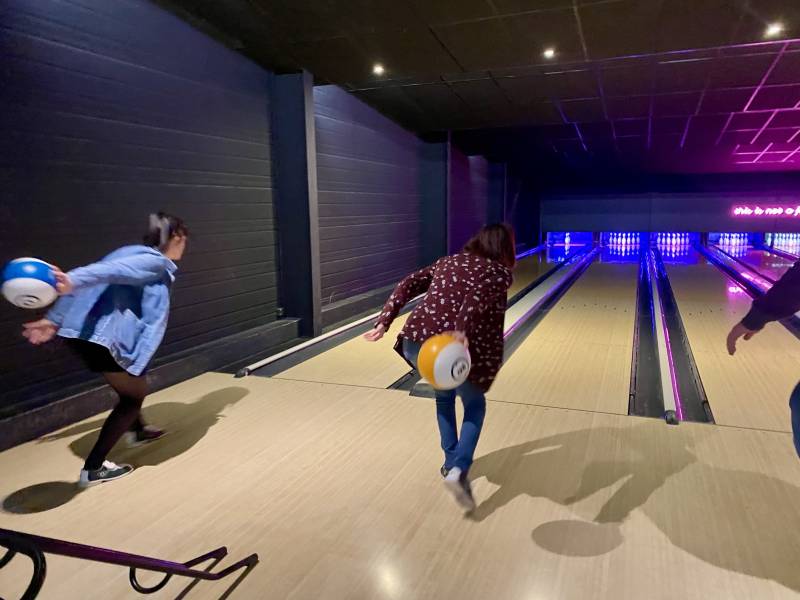 clôturer l’année avec style : bowling et gastronomie