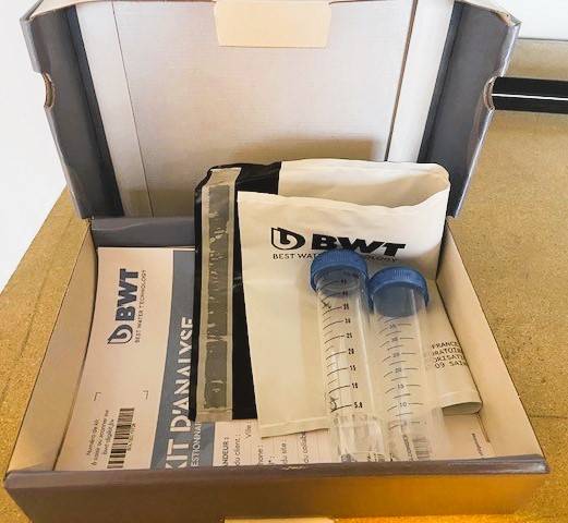 Contrôle de la Qualité de l'Eau pour Pompe à Chaleur Daikin avec un Kit d'analyse d'eau