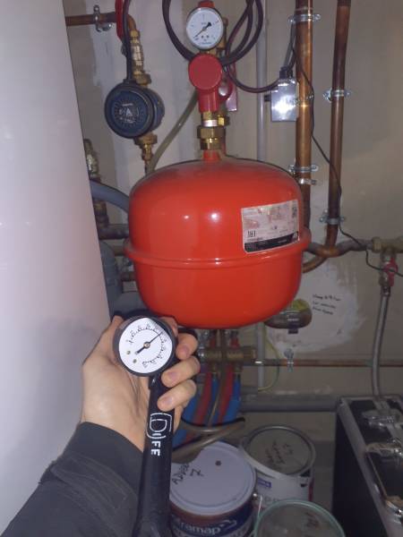 Contrôle de la pression du vase d'expansion