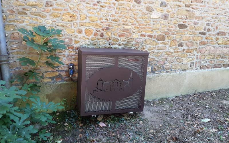 Cache de climatisation en métal : protection optimale et design élégant