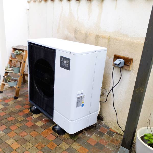 Maintenance et Réduction des Nuisances Sonores des Climatiseurs Mitsubishi à Istres