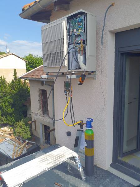 Service professionnel de mise en route climatisation gainable Atlantic en Rhône-Alpes