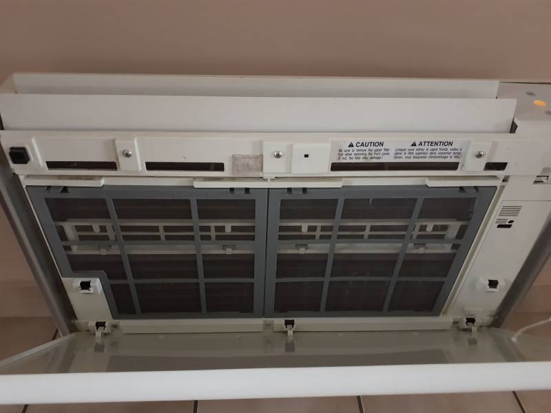 Nettoyage et désinfection des filtres d’une unité intérieure de climatisation console